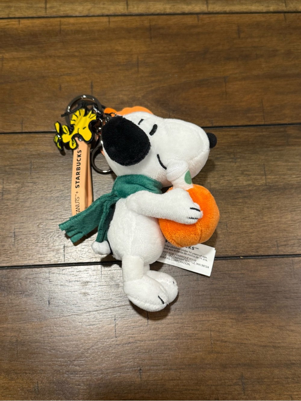 2026 STARBUCKS X PEANUTS SNOOPY BAG CHARM - Picture 2 of 6